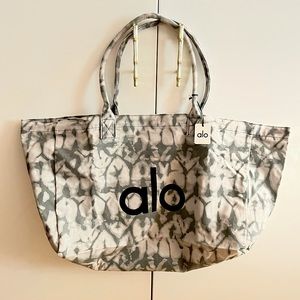 New with tags Alo yoga grey tie dye large tote bag
